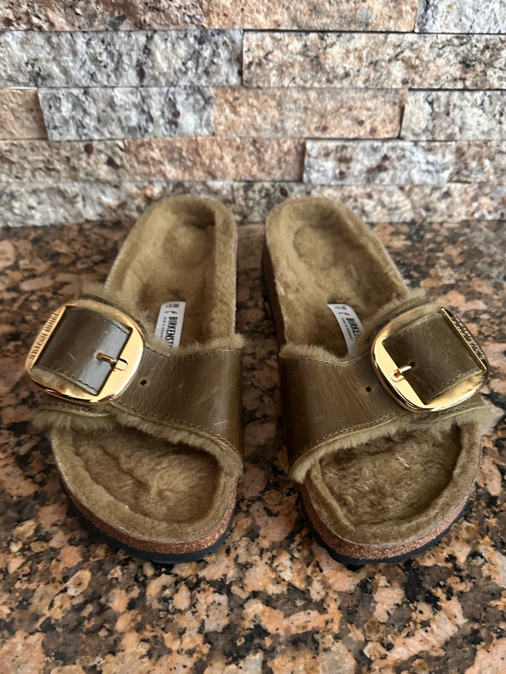 Birkenstock Madrid Big Buckle Shearling Oiled Leather Sandals in Olive Sz 38 - Picture 6 of 9